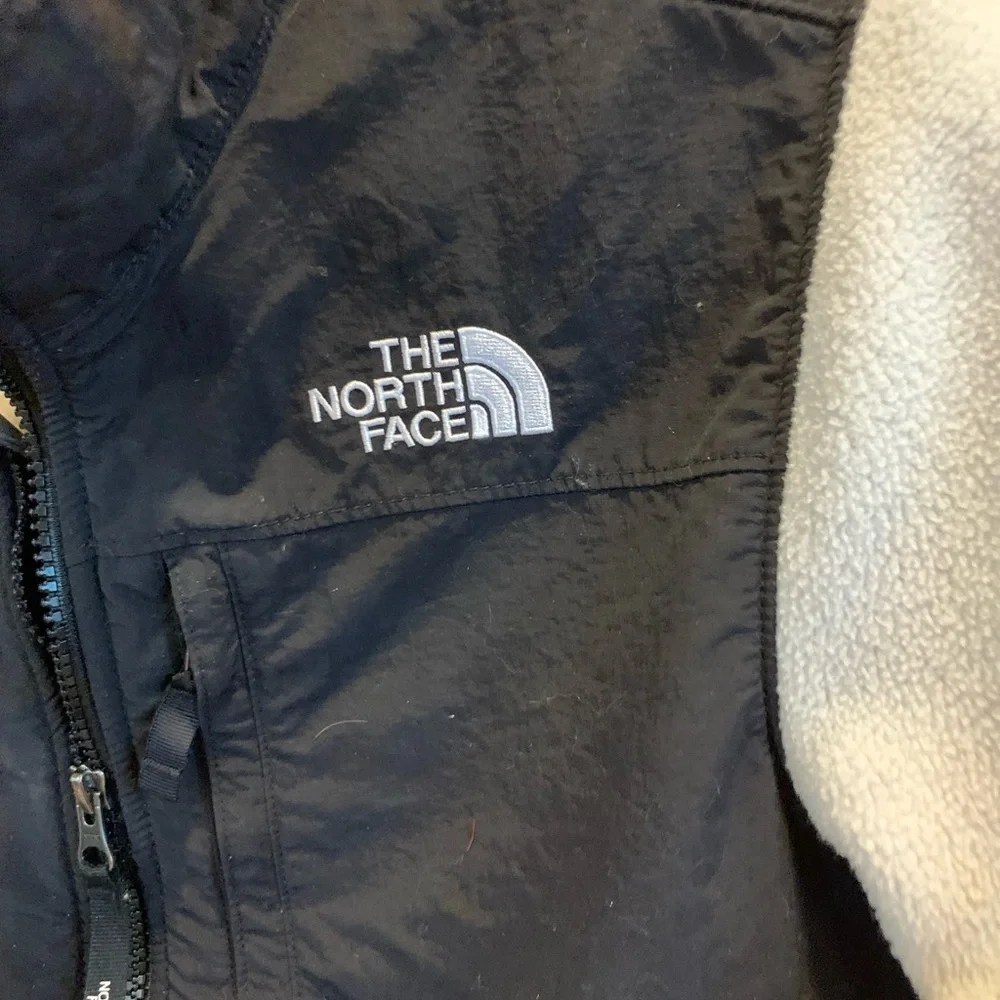 The North Face Black and White Jacket
Size Youth Large - Picture 3 of 8